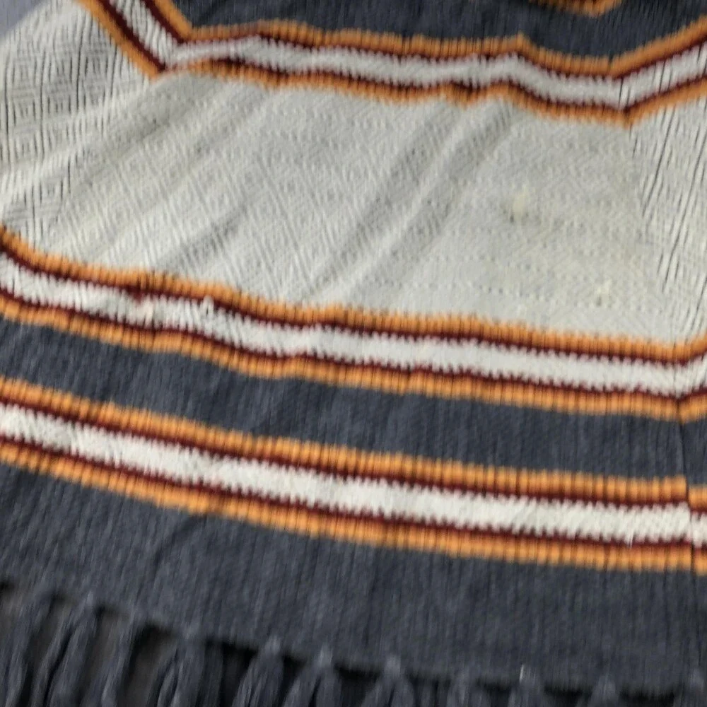 VINTAGE Wool Poncho Cape Womens One Size Gray Fringe Button ILGWU Made USA 70s - Picture 12 of 15